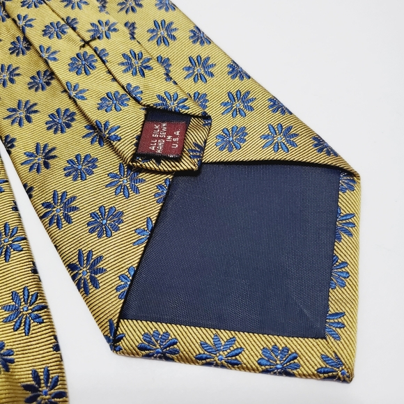 Jos. A. Bank Necktie Gold Geometric Pattern Silk Neck Tie - Picture 4 of 5